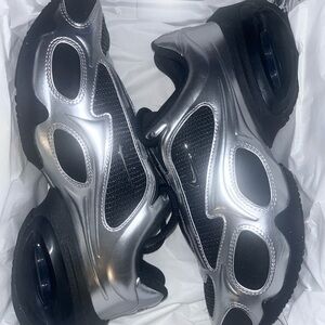 NIKE AIR MUSE SIZE 7.5 NEW IN BOX RETAIL $190